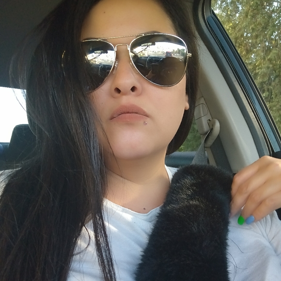 Meet your Posher, Crystal - Picture 1 of 1